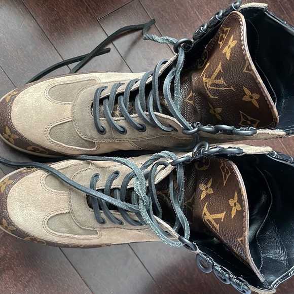 LOUIS VUITTON BOOT - Picture 6 of 10